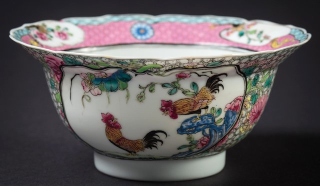 A Chinese porcelain famille rose bowl Sold for £2,500